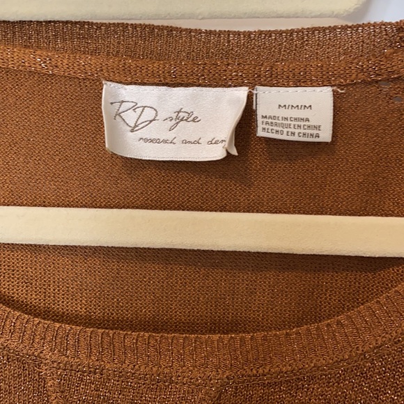 Women’s Size Medium Shimmer Top - Picture 3 of 6